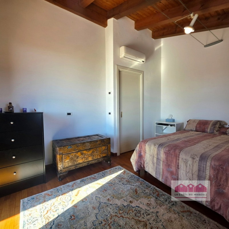 IN ESCLUSIVA A BERTESINA: SPAZIOSA E RECENTE BIFAMILIARE CON AMPIA ZONA LIVING, 3 CAMERE PIÙ STUD...