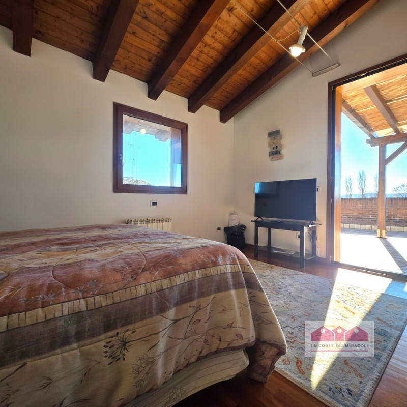 IN ESCLUSIVA A BERTESINA: SPAZIOSA E RECENTE BIFAMILIARE CON AMPIA ZONA LIVING, 3 CAMERE PIÙ STUD...