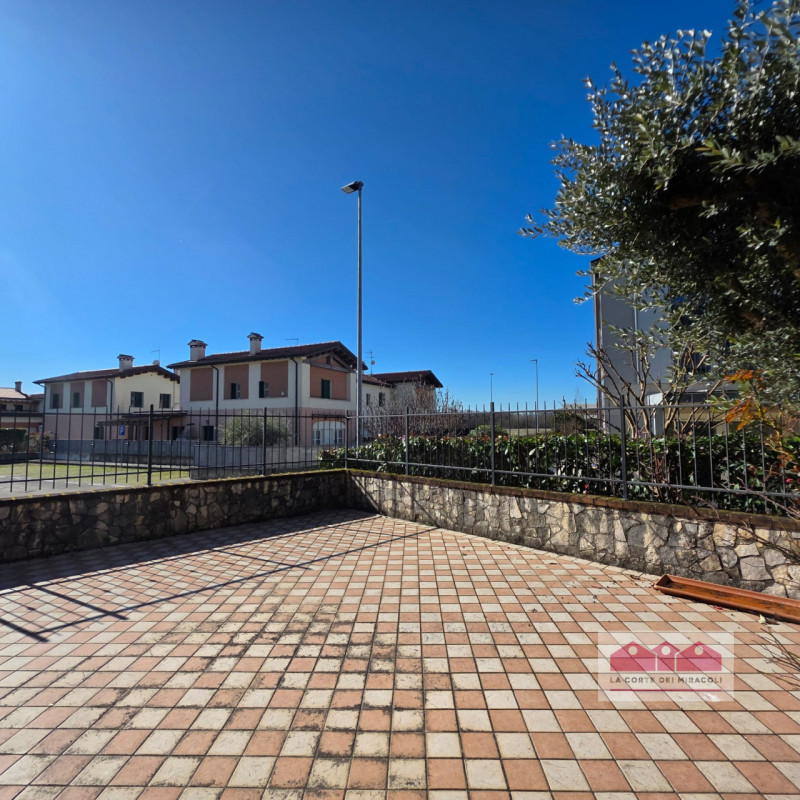 IN ESCLUSIVA A BERTESINA: SPAZIOSA E RECENTE BIFAMILIARE CON AMPIA ZONA LIVING, 3 CAMERE PIÙ STUD...