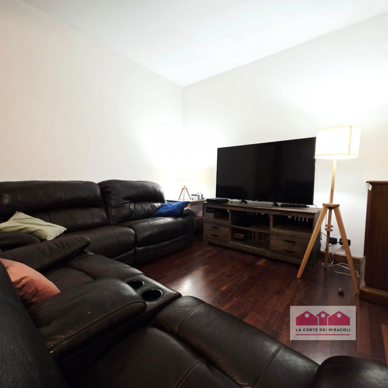 COSTABISSARA: ELEGANTE CASA SINGOLA CON GIARDINO PRIVATO, IN QUARTIERE RESIDENZIALE COMODO AI PRI...