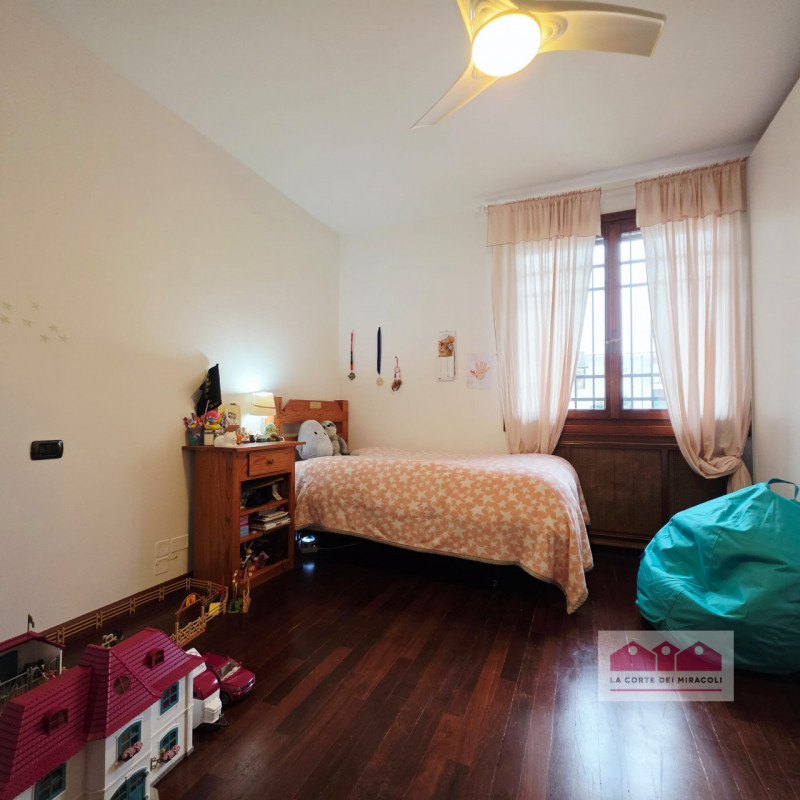 COSTABISSARA: ELEGANTE CASA SINGOLA CON GIARDINO PRIVATO, IN QUARTIERE RESIDENZIALE COMODO AI PRI...