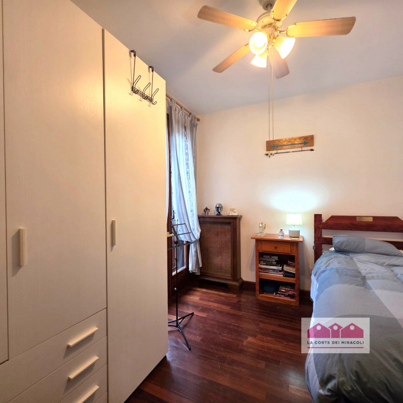 COSTABISSARA: ELEGANTE CASA SINGOLA CON GIARDINO PRIVATO, IN QUARTIERE RESIDENZIALE COMODO AI PRI...