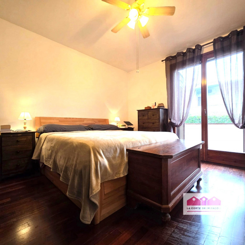 COSTABISSARA: ELEGANTE CASA SINGOLA CON GIARDINO PRIVATO, IN QUARTIERE RESIDENZIALE COMODO AI PRI...