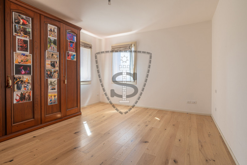 A San Zenone degli Ezzelini proponiamo in vendita una splendida Villetta a schiera di 205 mq rece...