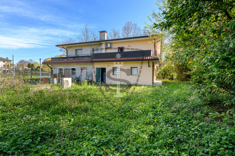 A San Zenone degli Ezzelini proponiamo in vendita una splendida Villetta a schiera di 205 mq rece...