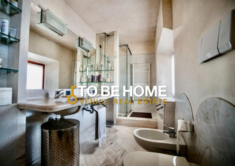 VICENZA CENTRO STORICO
Attico con terrazza panoramica e garage doppio
Nel cuore del centro storic...