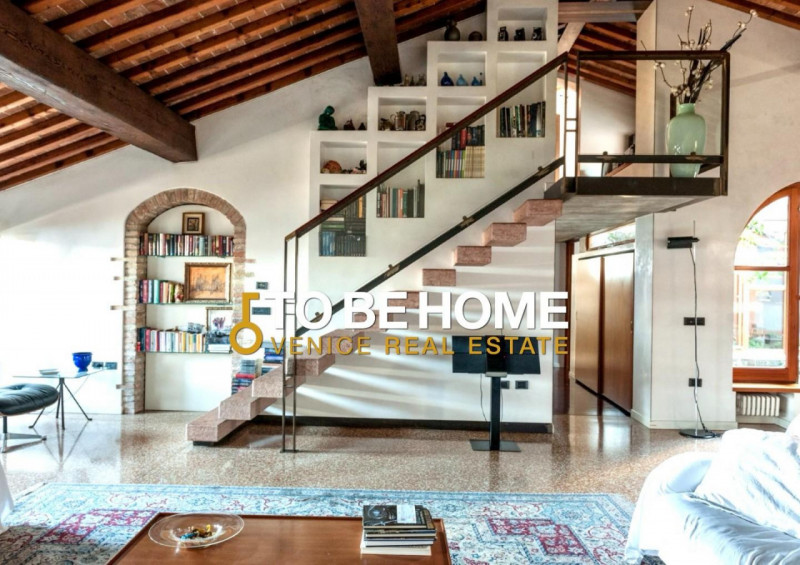 VICENZA CENTRO STORICO
Attico con terrazza panoramica e garage doppio
Nel cuore del centro storic...