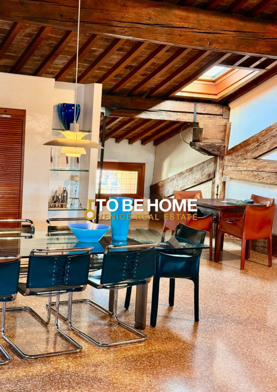 VICENZA CENTRO STORICO
Attico con terrazza panoramica e garage doppio
Nel cuore del centro storic...