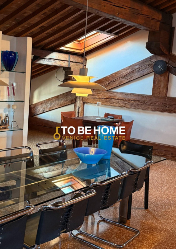 VICENZA CENTRO STORICO
Attico con terrazza panoramica e garage doppio
Nel cuore del centro storic...