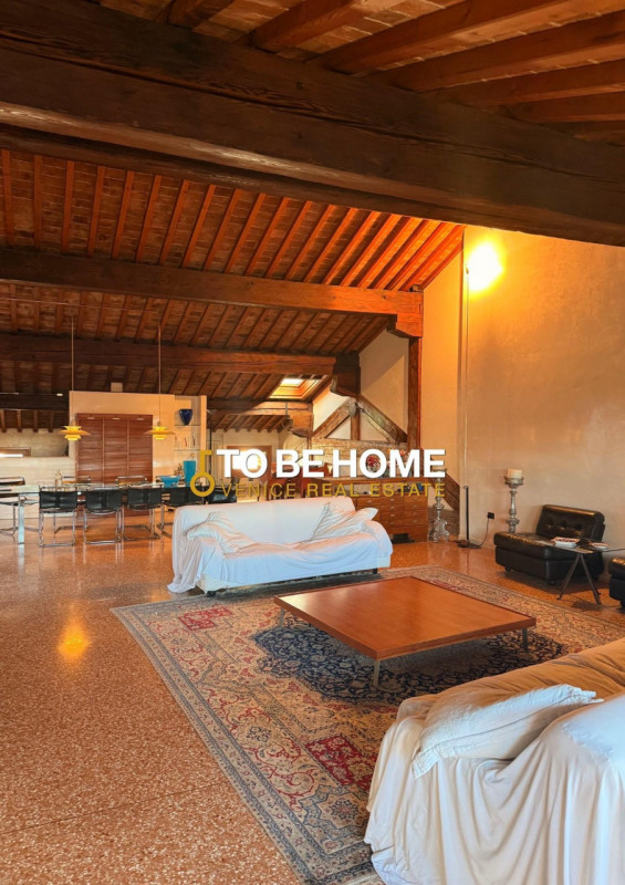 VICENZA CENTRO STORICO
Attico con terrazza panoramica e garage doppio
Nel cuore del centro storic...