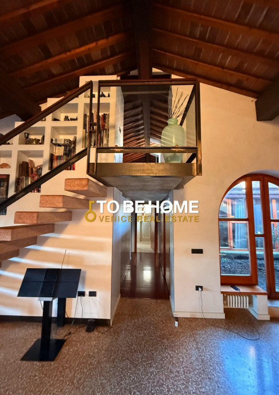 VICENZA CENTRO STORICO
Attico con terrazza panoramica e garage doppio
Nel cuore del centro storic...