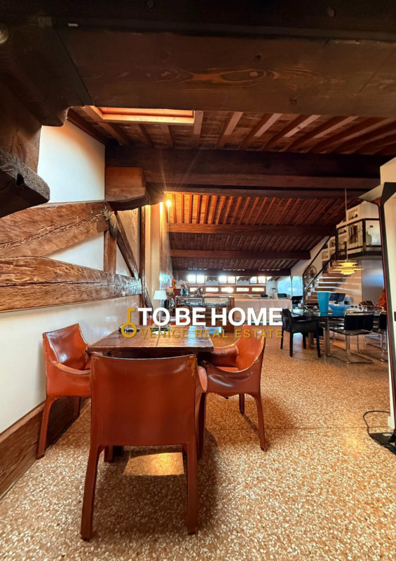 VICENZA CENTRO STORICO
Attico con terrazza panoramica e garage doppio
Nel cuore del centro storic...