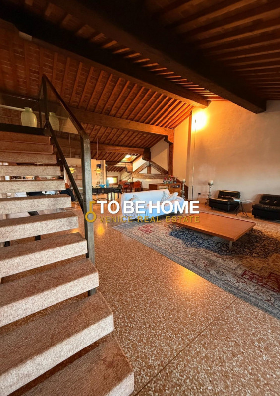 VICENZA CENTRO STORICO
Attico con terrazza panoramica e garage doppio
Nel cuore del centro storic...