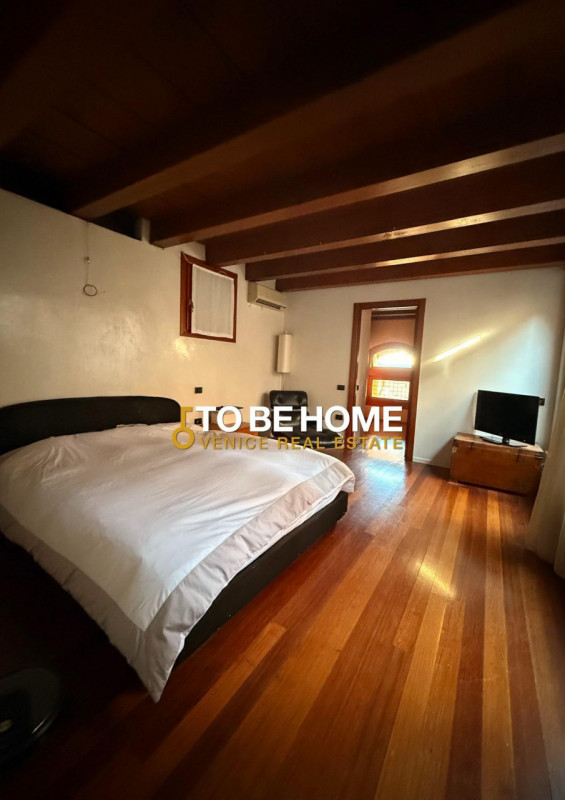 VICENZA CENTRO STORICO
Attico con terrazza panoramica e garage doppio
Nel cuore del centro storic...