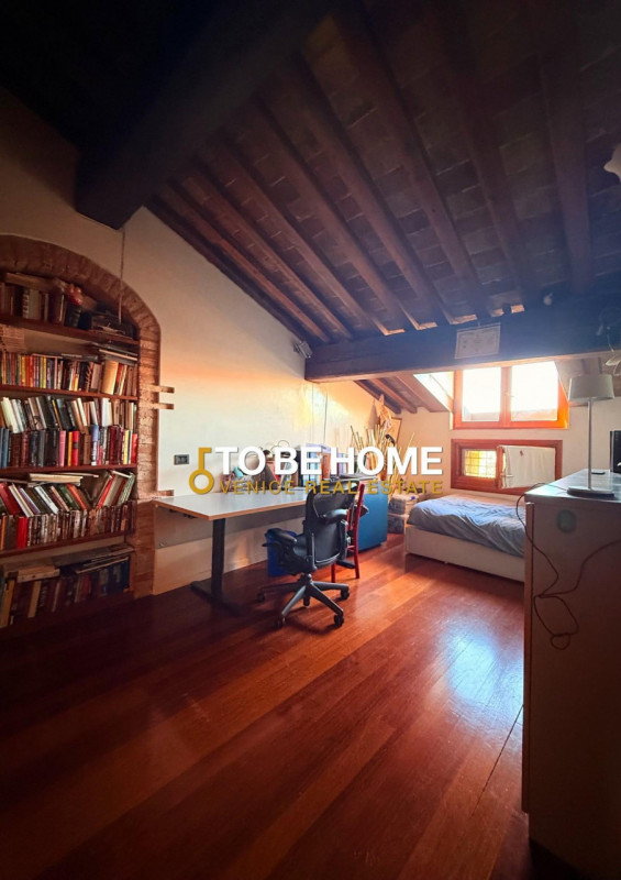 VICENZA CENTRO STORICO
Attico con terrazza panoramica e garage doppio
Nel cuore del centro storic...