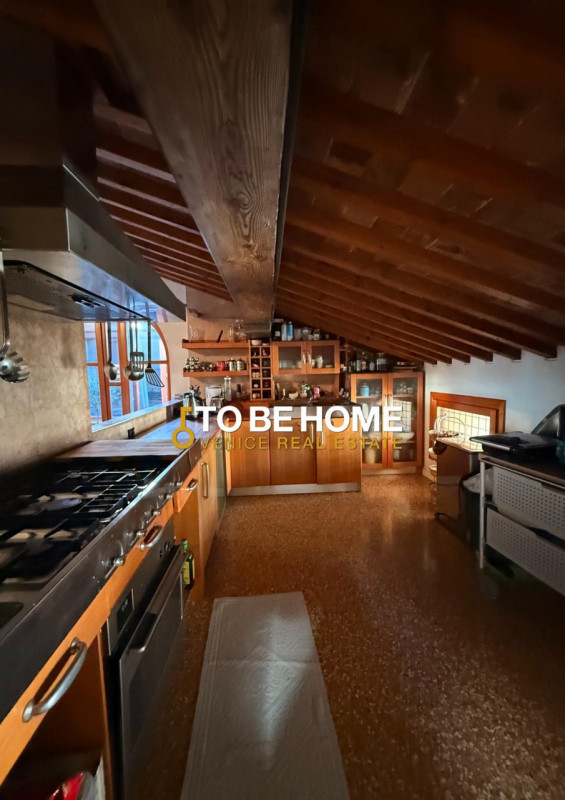 VICENZA CENTRO STORICO
Attico con terrazza panoramica e garage doppio
Nel cuore del centro storic...