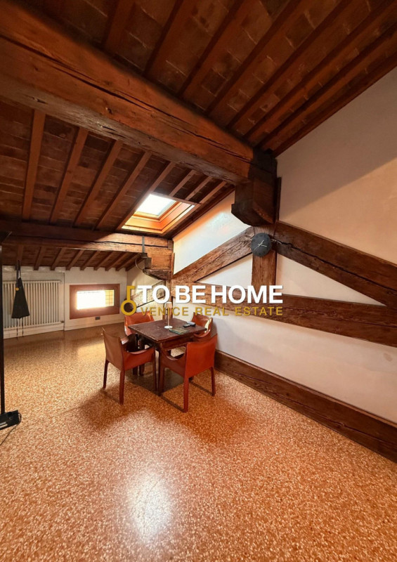 VICENZA CENTRO STORICO
Attico con terrazza panoramica e garage doppio
Nel cuore del centro storic...