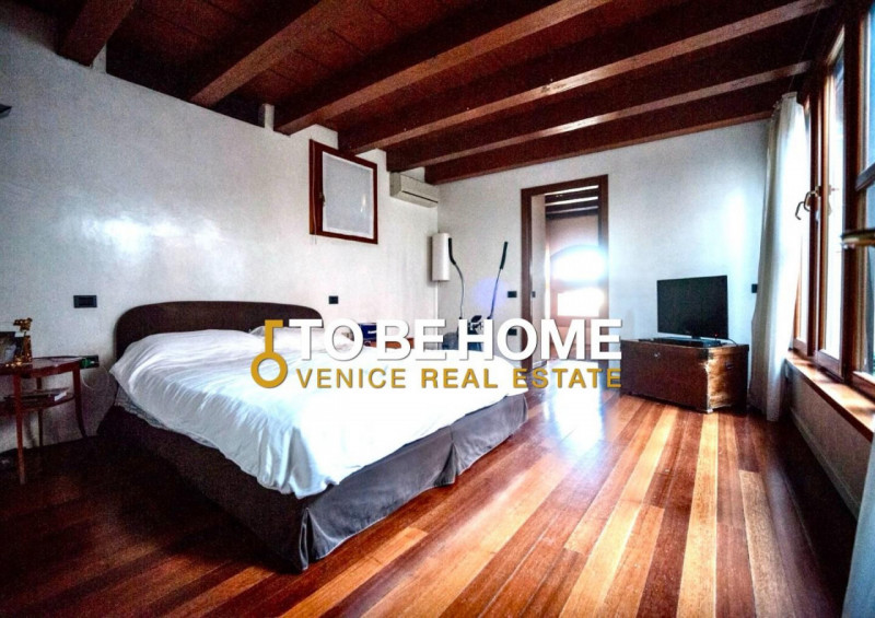 VICENZA CENTRO STORICO
Attico con terrazza panoramica e garage doppio
Nel cuore del centro storic...