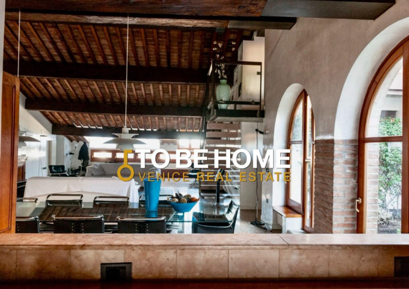 VICENZA CENTRO STORICO
Attico con terrazza panoramica e garage doppio
Nel cuore del centro storic...