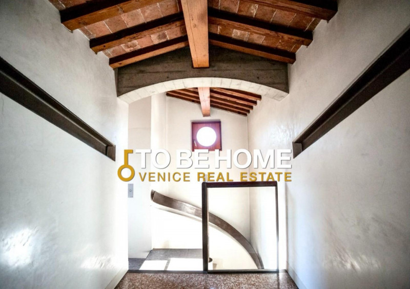 VICENZA CENTRO STORICO
Attico con terrazza panoramica e garage doppio
Nel cuore del centro storic...