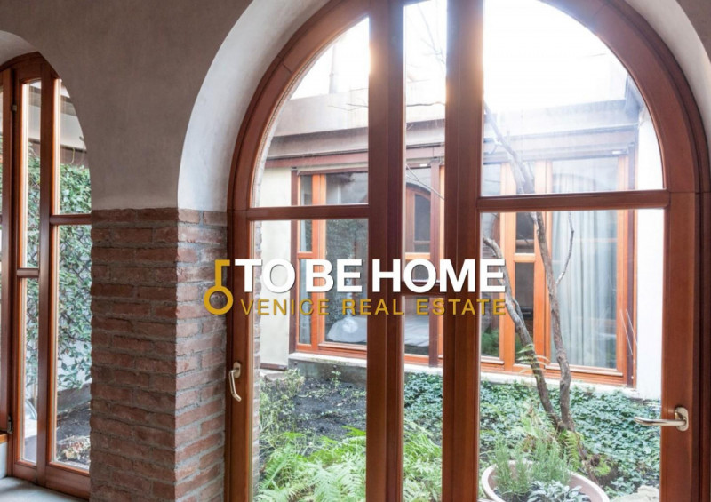 VICENZA CENTRO STORICO
Attico con terrazza panoramica e garage doppio
Nel cuore del centro storic...