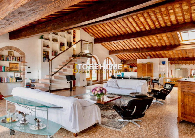 VICENZA CENTRO STORICO
Attico con terrazza panoramica e garage doppio
Nel cuore del centro storic...