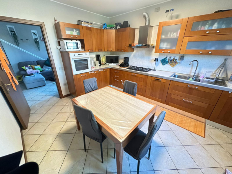 VILLAFRANCA PADOVANA - In posizione centralissima al paese, comodo quindi a tutti i servizi princ...