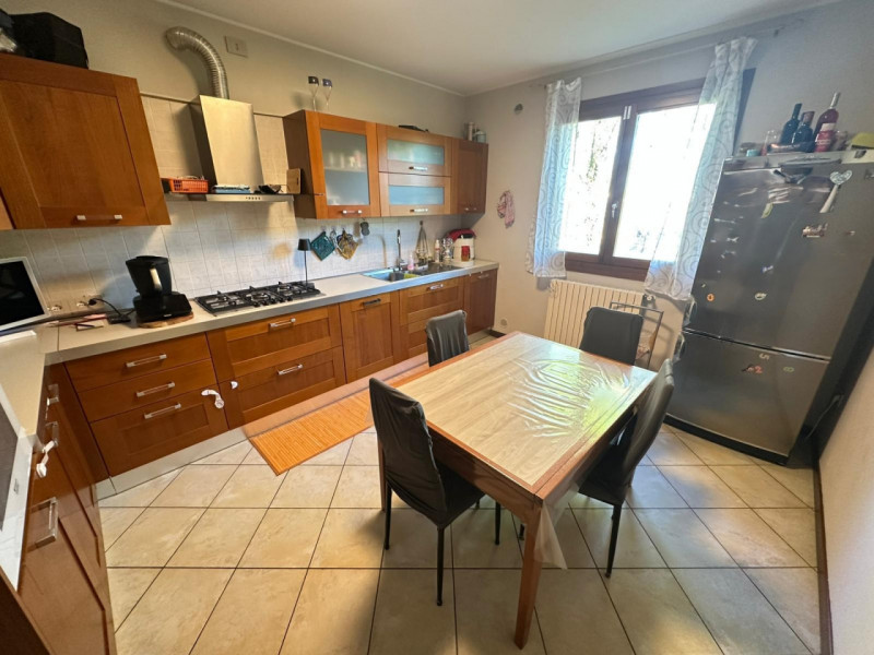 VILLAFRANCA PADOVANA - In posizione centralissima al paese, comodo quindi a tutti i servizi princ...