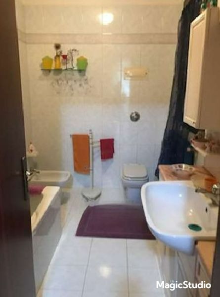 A.A. 220-15

Vendesi all'asta porzione di casa colonica ristrutturata in data 14 maggio 2026

Por...