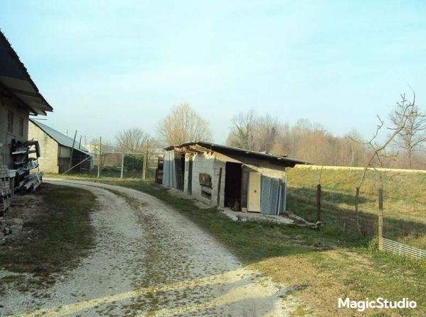 A.A. 220-15

Vendesi all'asta porzione di casa colonica ristrutturata in data 14 maggio 2026

Por...