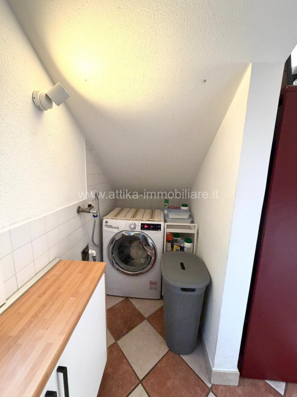 Porzione di casa a schiera di testa situata in zona Sant'Agostino, un comune che offre una combin...