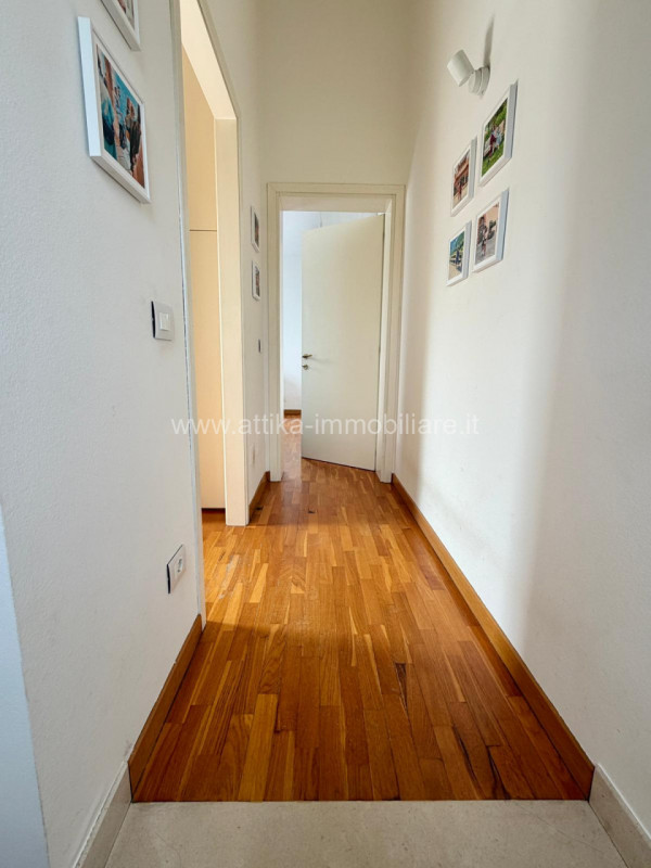 Porzione di casa a schiera di testa situata in zona Sant'Agostino, un comune che offre una combin...