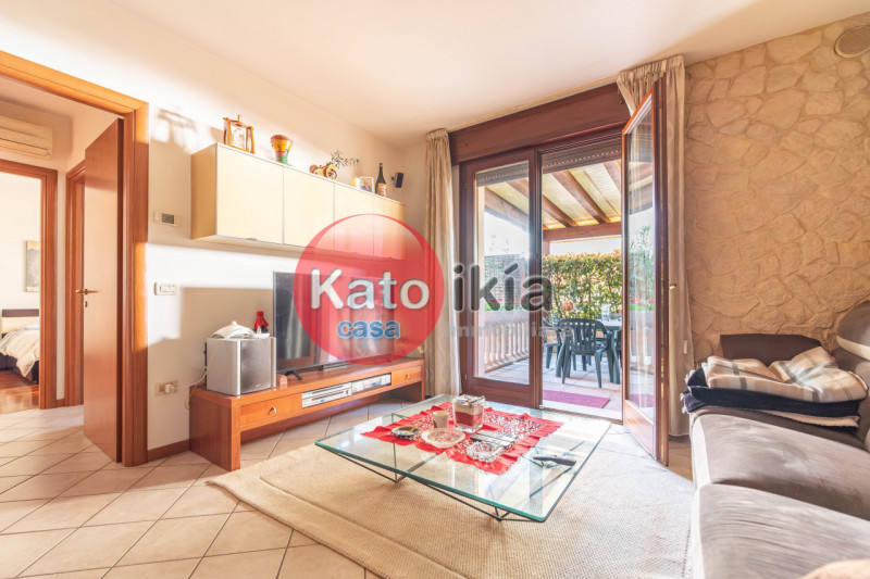 In zona Perara proponiamo in vendita appartamento del 2005 situato al piano terra. L'immobile è i...