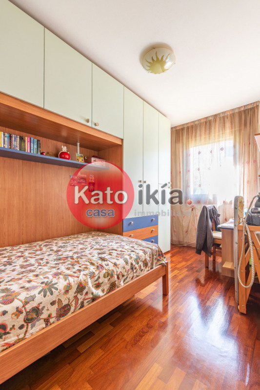 In zona Perara proponiamo in vendita appartamento del 2005 situato al piano terra. L'immobile è i...