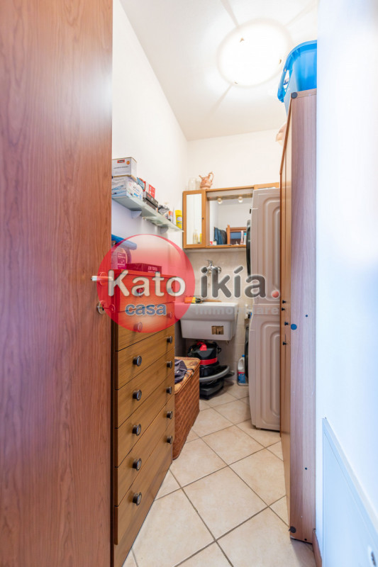 In zona Perara proponiamo in vendita appartamento del 2005 situato al piano terra. L'immobile è i...