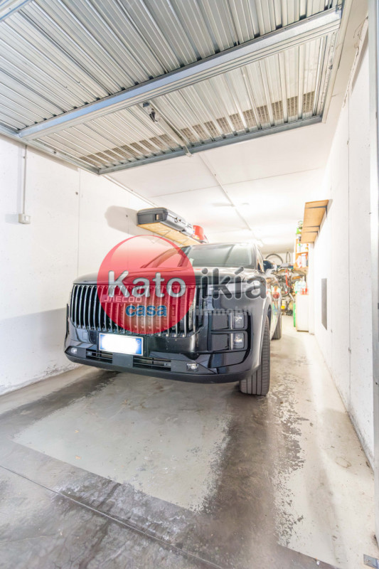 In zona Perara proponiamo in vendita appartamento del 2005 situato al piano terra. L'immobile è i...