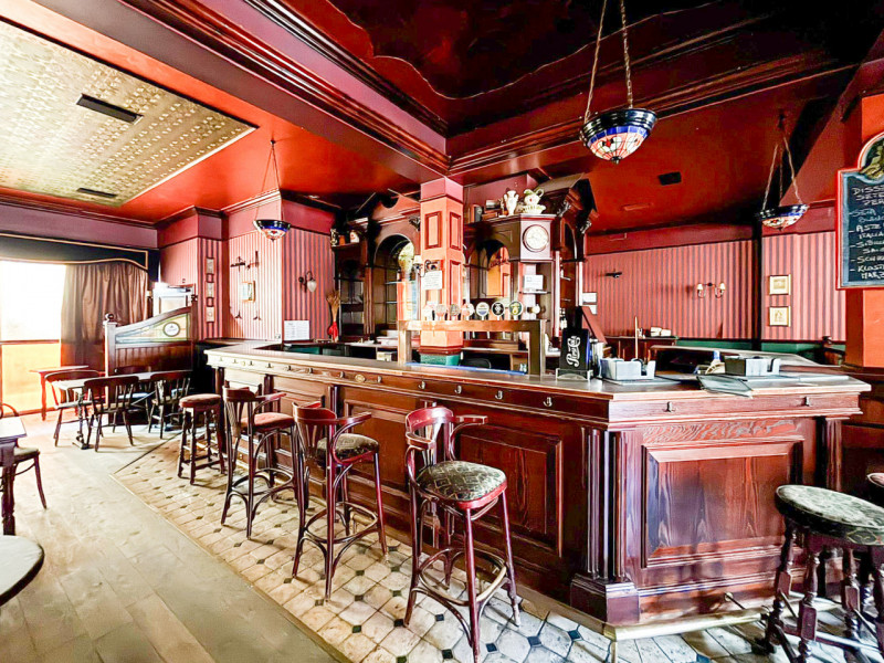 (Per INFO Vittorio 3517343301) Proponiamo in affitto un affascinante locale commerciale nel cuore...