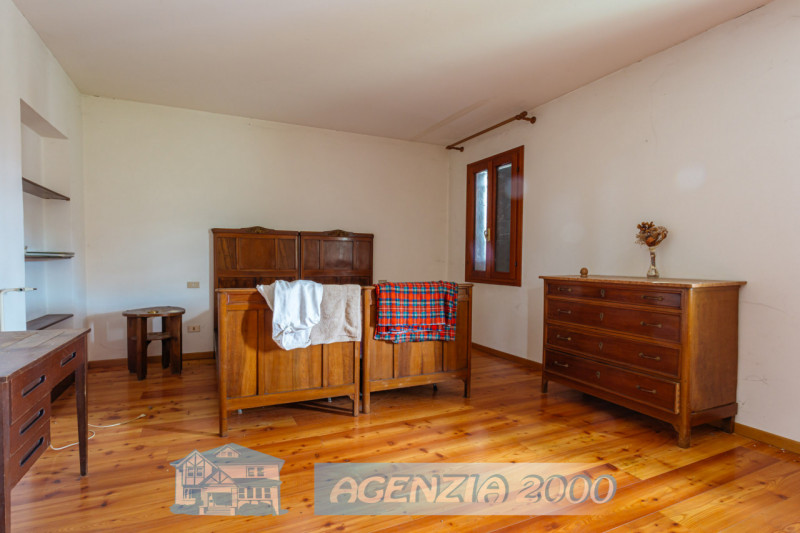 PRESTIGIOSO COMPLESSO RURALE CON VILLA STORICA E SCUDERIE A TRIBANO CON TERRENO AGRICOLO DI BEN 1...