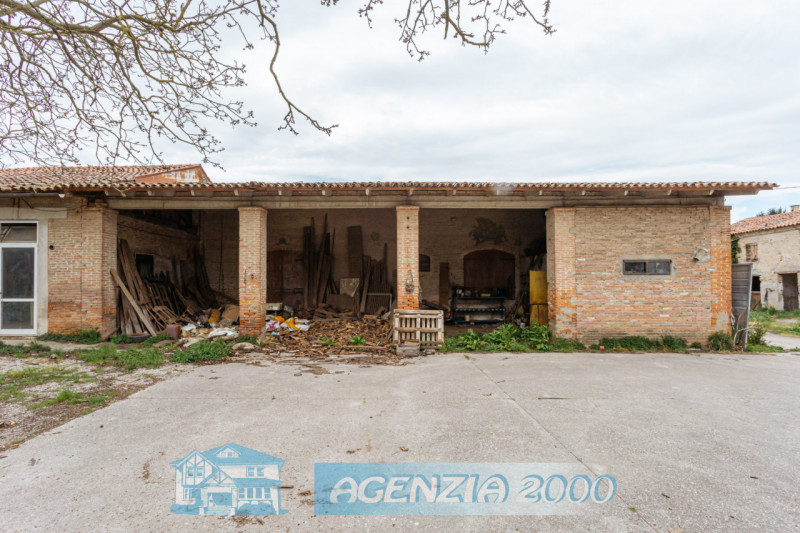 PRESTIGIOSO COMPLESSO RURALE CON VILLA STORICA E SCUDERIE A TRIBANO CON TERRENO AGRICOLO DI BEN 1...