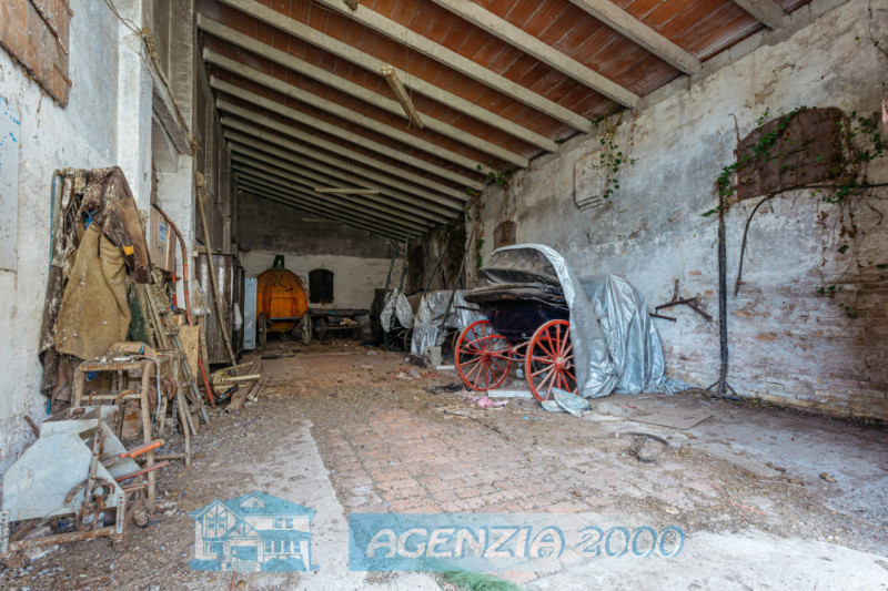 PRESTIGIOSO COMPLESSO RURALE CON VILLA STORICA E SCUDERIE A TRIBANO CON TERRENO AGRICOLO DI BEN 1...