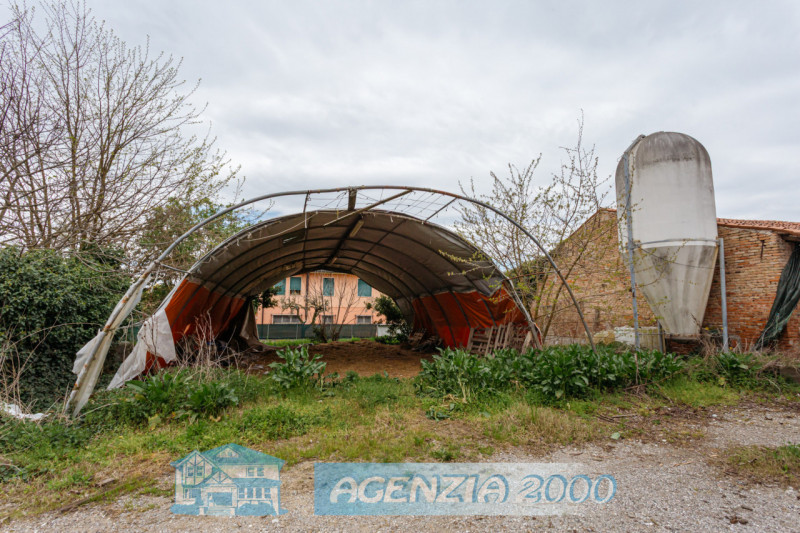 PRESTIGIOSO COMPLESSO RURALE CON VILLA STORICA E SCUDERIE A TRIBANO CON TERRENO AGRICOLO DI BEN 1...