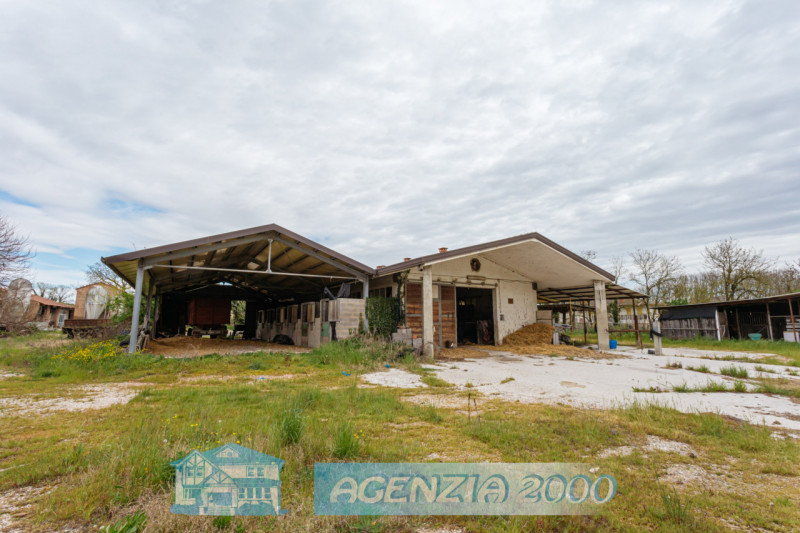 PRESTIGIOSO COMPLESSO RURALE CON VILLA STORICA E SCUDERIE A TRIBANO CON TERRENO AGRICOLO DI BEN 1...