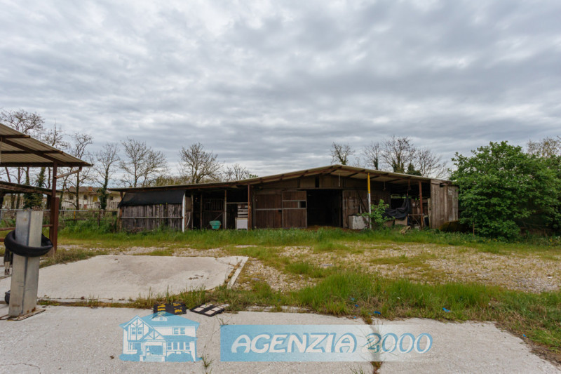 PRESTIGIOSO COMPLESSO RURALE CON VILLA STORICA E SCUDERIE A TRIBANO CON TERRENO AGRICOLO DI BEN 1...