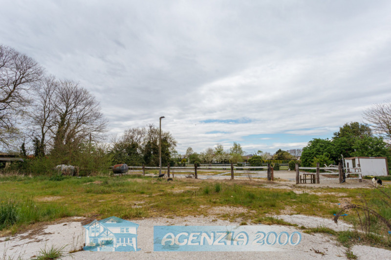 PRESTIGIOSO COMPLESSO RURALE CON VILLA STORICA E SCUDERIE A TRIBANO CON TERRENO AGRICOLO DI BEN 1...