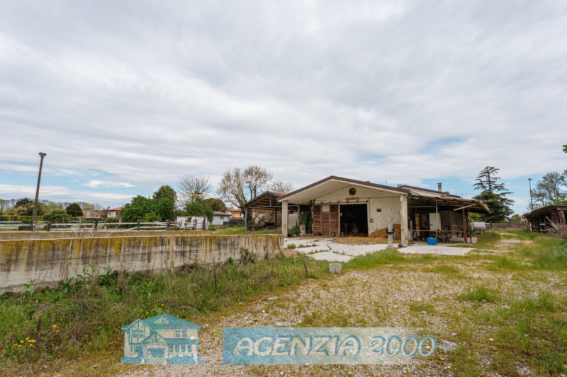 PRESTIGIOSO COMPLESSO RURALE CON VILLA STORICA E SCUDERIE A TRIBANO CON TERRENO AGRICOLO DI BEN 1...