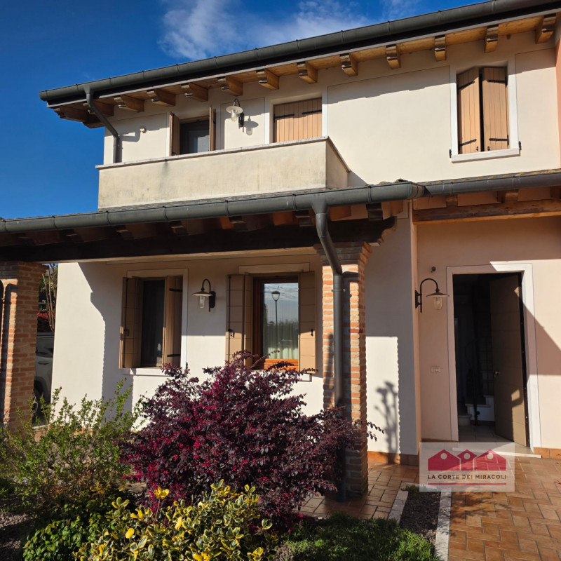 LANZE' DI QUINTO VICENTINO: DELIZIOSA SCHIERA DI TESTA CON GARAGE E GIARDINO PRIVATO, IN OTTIMO C...