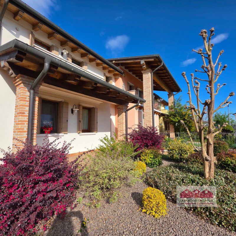 LANZE' DI QUINTO VICENTINO: DELIZIOSA SCHIERA DI TESTA CON GARAGE E GIARDINO PRIVATO, IN OTTIMO C...