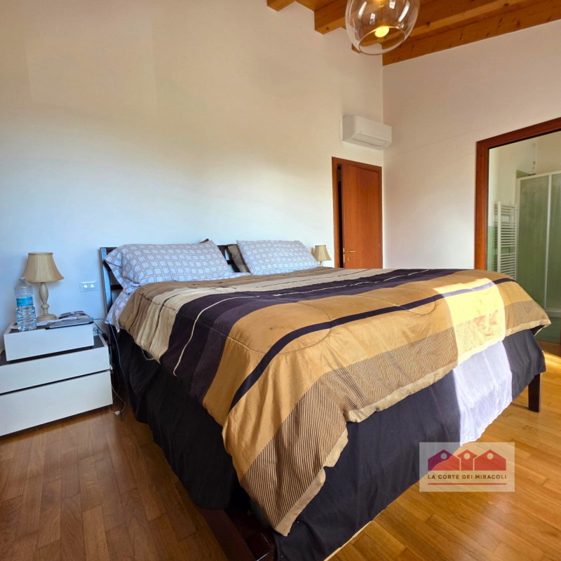 LANZE' DI QUINTO VICENTINO: DELIZIOSA SCHIERA DI TESTA CON GARAGE E GIARDINO PRIVATO, IN OTTIMO C...