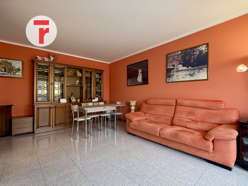 BRAGNI - Condominio ben tenuto e ben abitato con ascensore dal piano terra!

Zona prestigiosa e t...
