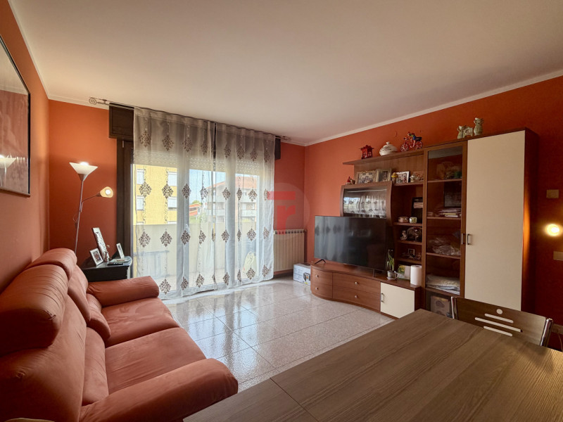 BRAGNI - Condominio ben tenuto e ben abitato con ascensore dal piano terra!

Zona prestigiosa e t...